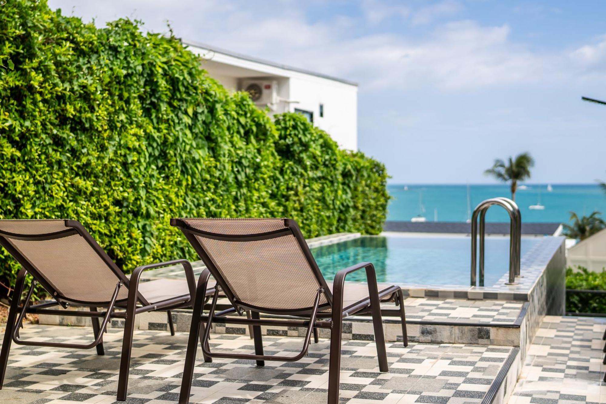 Mona Seaview Pool Villa Beach Front Aoyon Beach 반 아오 마크함 객실 사진
